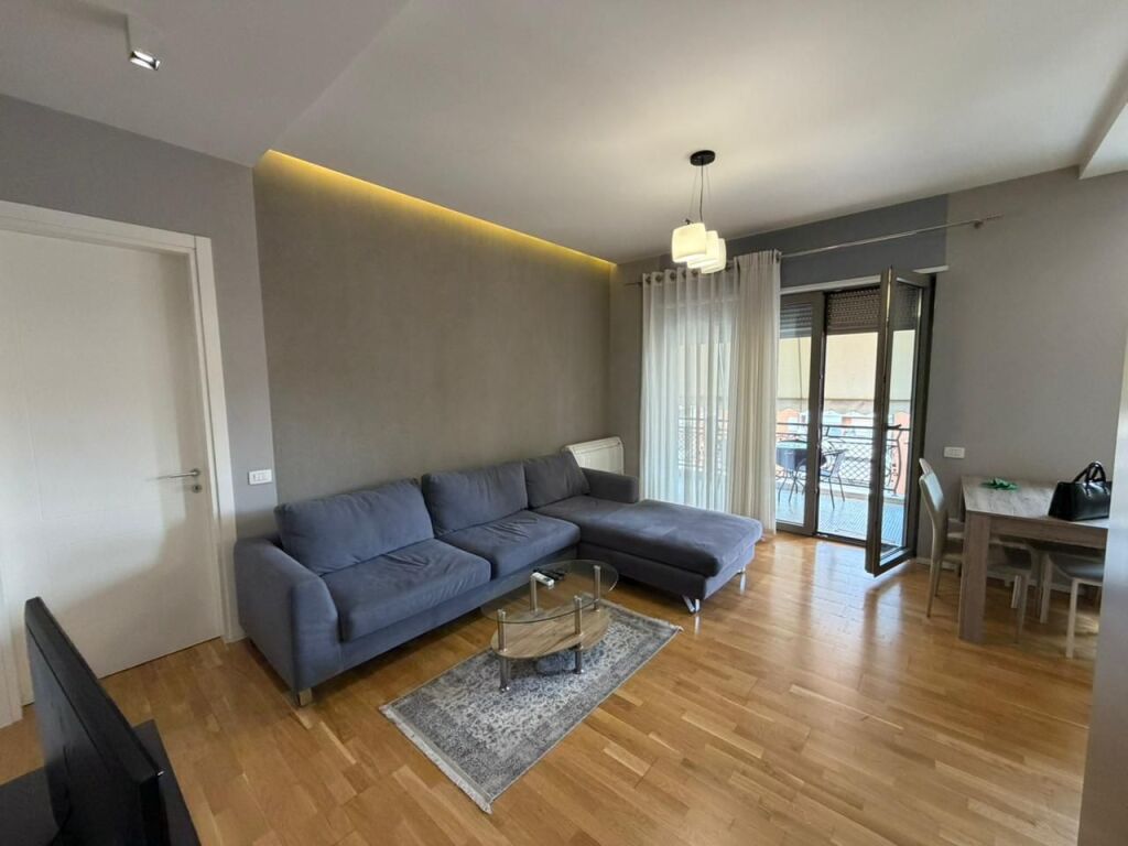 📣 Jepet me qira apartament 2+1+2 me parking 📍 Kompleksi Delijorgji, Rruga “Kavajës”💶 Çmimi: 110.000 lekë/muaj