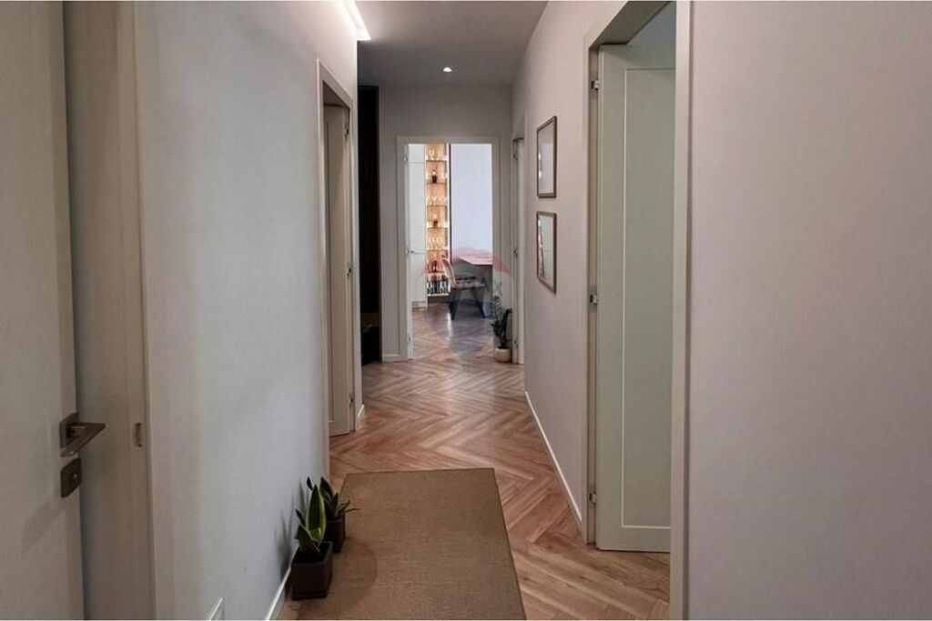 Apartament 3+1+2 ne shitje te Lake View!