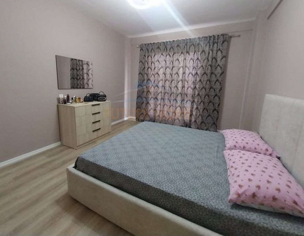 Qera, Apartament 2+1+2+Post Parkimi, Rruga 5-Maji, Tirane.