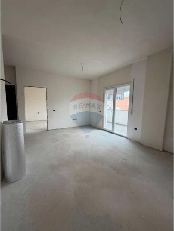 Apartment 2+1 with Parking, Red School!