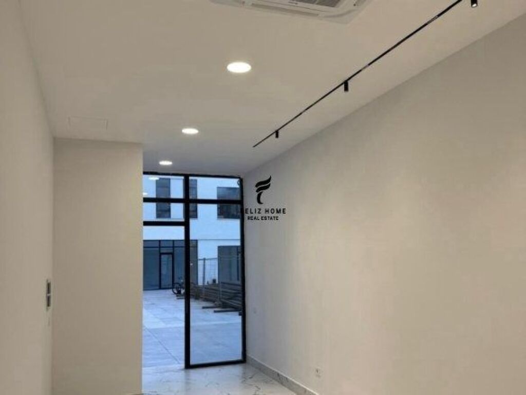 VENDESI COMMERCIALE IN VENDITA 38 M2 MINE PEZA 175.000 EURO FH-70063