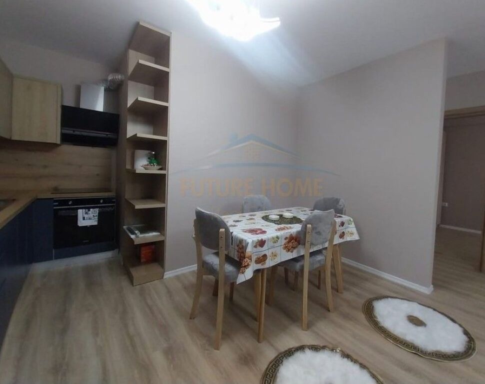 Qera, Apartament 2+1+2+Post Parkimi, Rruga 5-Maji, Tirane.
