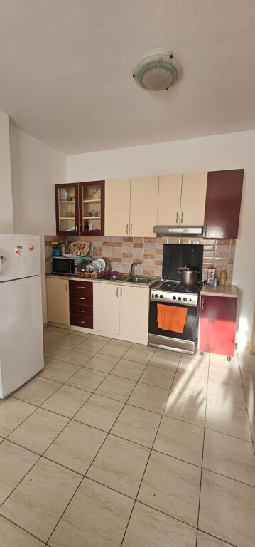 VENDESI APPARTAMENTO 2+1 CENTRO DURRES