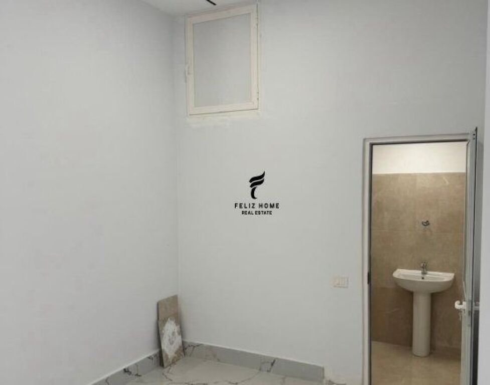 VENDESI COMMERCIALE IN VENDITA 38 M2 MINE PEZA 175.000 EURO FH-70063