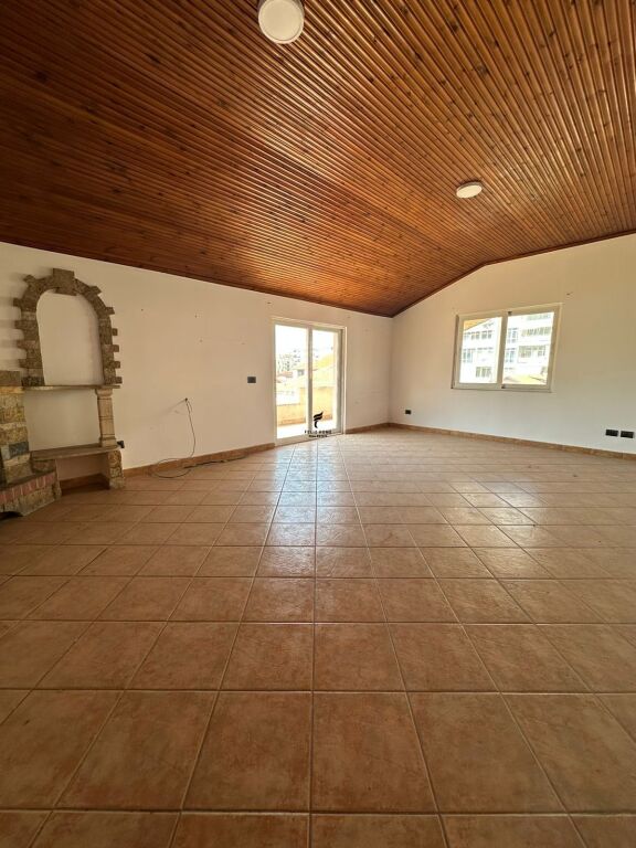 VILLA IN AFFITTO SU 3 PIANI COMUNE DI PARISIT 2.500 EURO FH-69973