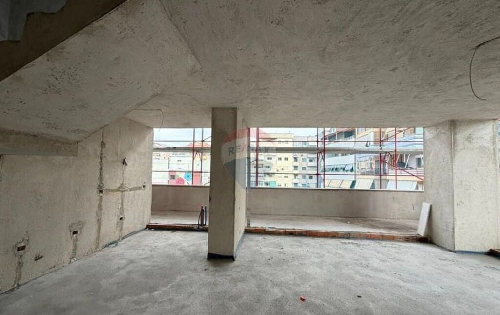 Vendesi duplex a White Tower ID: 530181096-159
