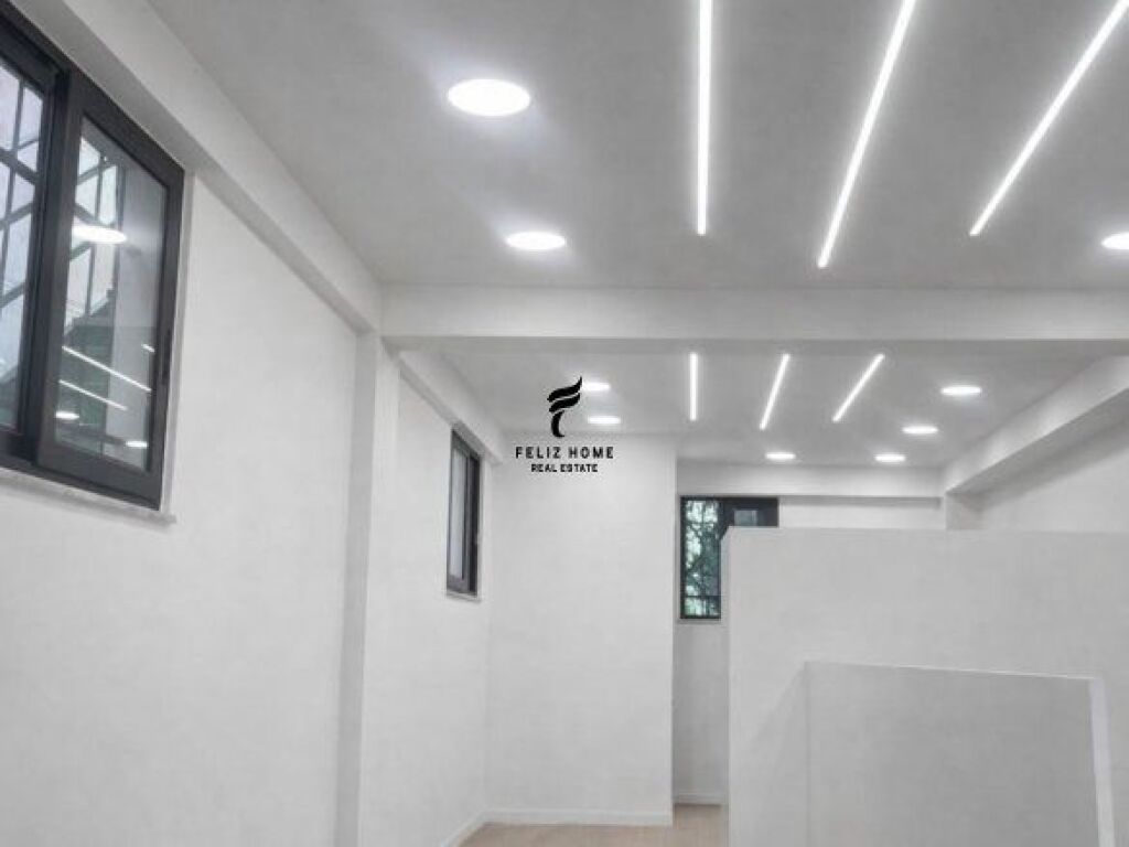NEGOZIO IN AFFITTO 48 M2 21 DICEMBRE 140.000 LEKE FH-69904