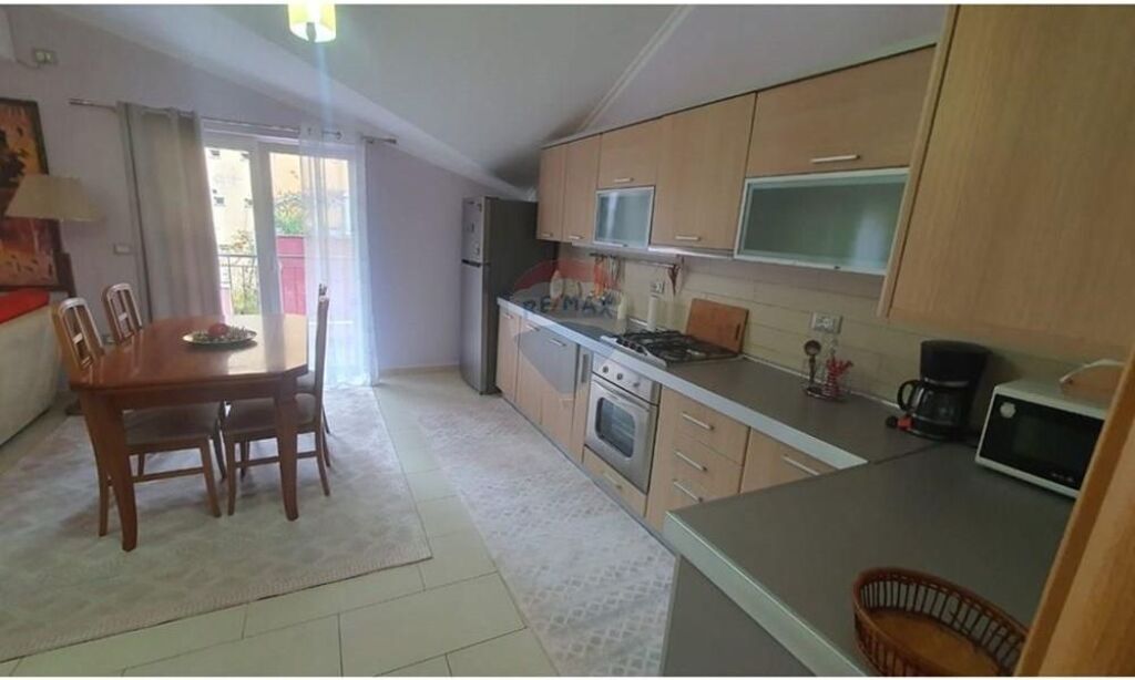 Jepet me qira apartament - Komuna e Parisit