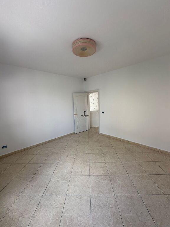 VILLA IN AFFITTO SU 3 PIANI COMUNE DI PARISIT 2.500 EURO FH-69973