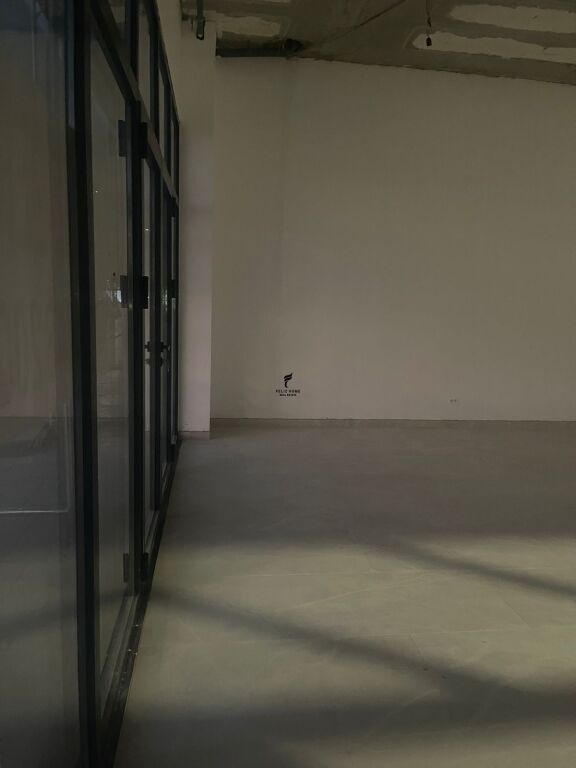 SHOP FOR RENT 250M2 KAMEZ 2500 EURO FH-69945
