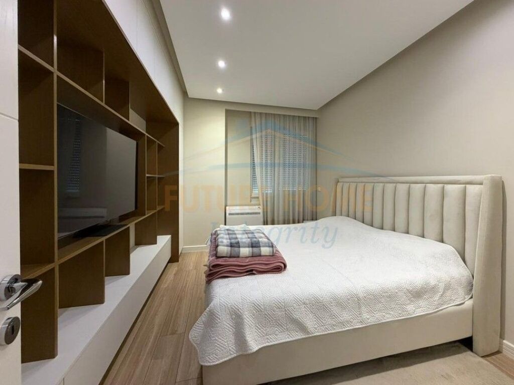 For sale, Apartment 3+1+2, Dry Lake, Tirana.