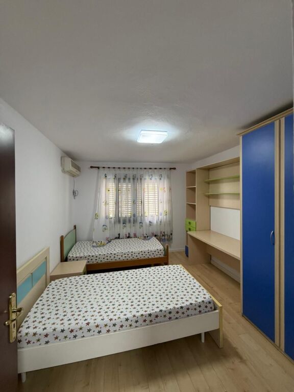 Shitet apartament 2+1 tek Rruga e Elbasanit