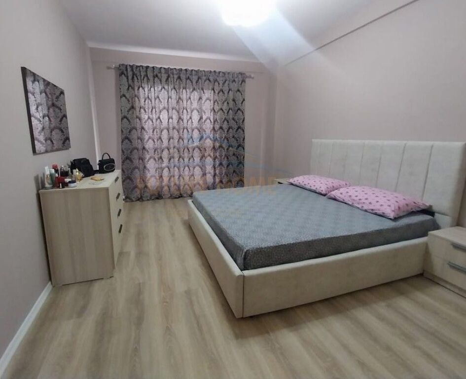 Qera, Apartament 2+1+2+Post Parkimi, Rruga 5-Maji, Tirane.