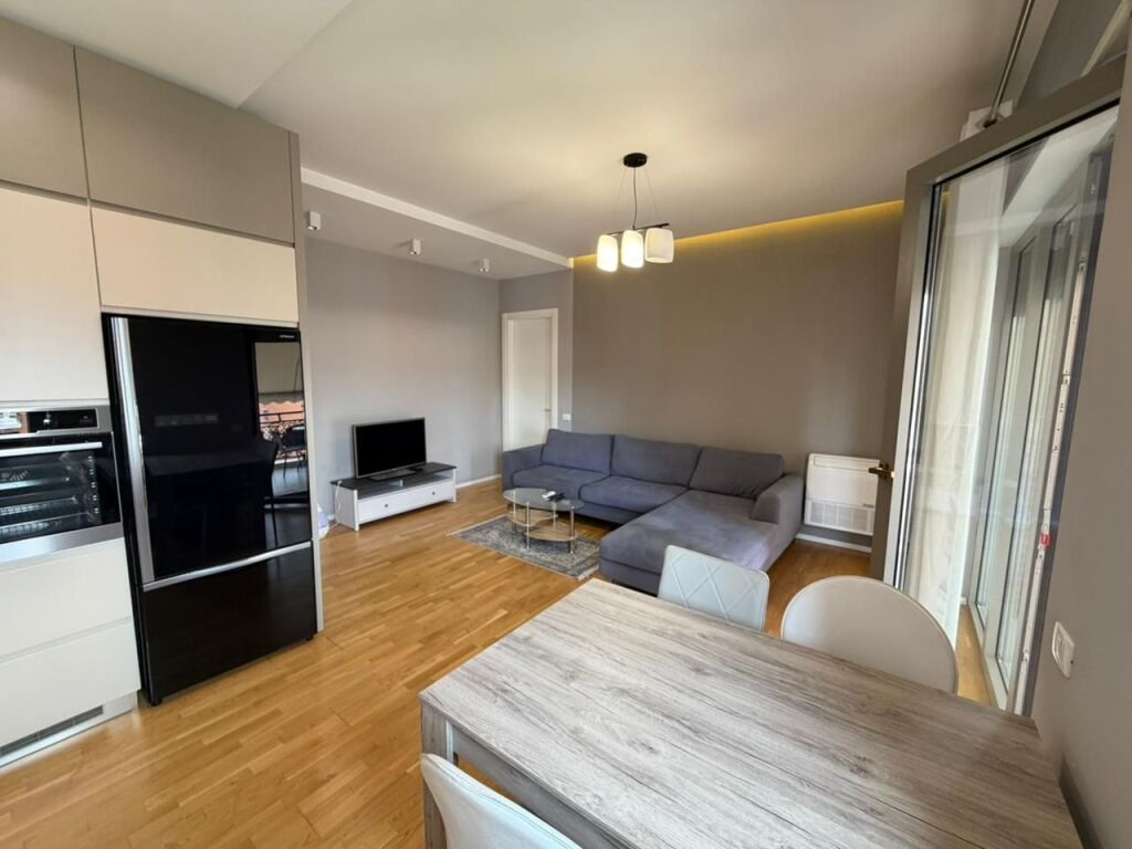 📣 Jepet me qira apartament 2+1+2 me parking 📍 Kompleksi Delijorgji, Rruga “Kavajës”💶 Çmimi: 110.000 lekë/muaj