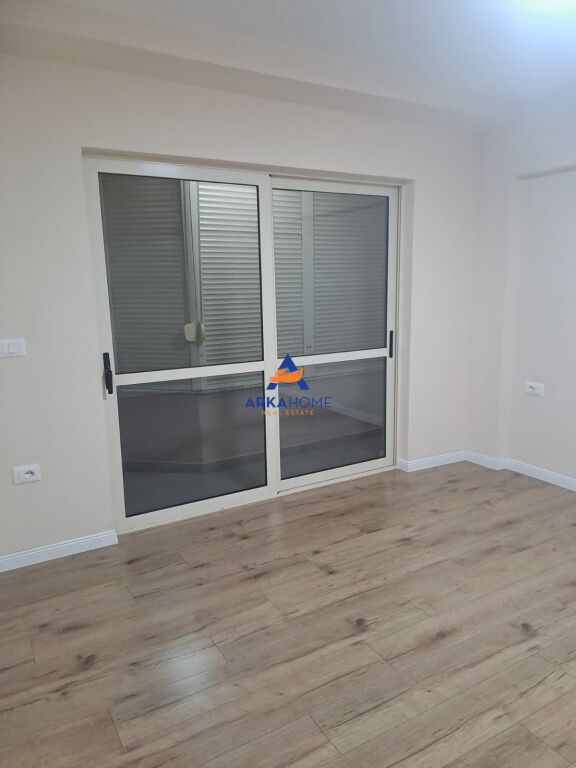 JEPET ME QERA ZYRE 80M2 "9 KATESHET, KULLA 2" 900 EURO