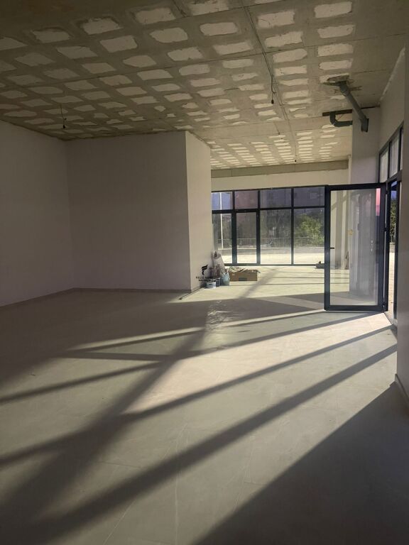 SHOP FOR RENT 250M2 KAMEZ 2500 EURO FH-69945