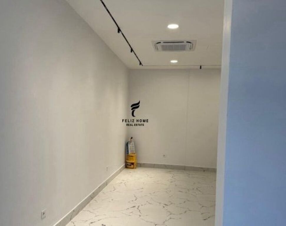 VENDESI COMMERCIALE IN VENDITA 38 M2 MINE PEZA 175.000 EURO FH-70063