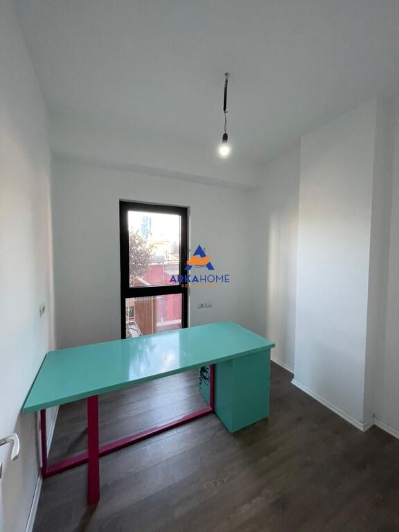 UFFICIO IN AFFITTO 105M2 "VIA KAVAJES" 100.000 LEKE