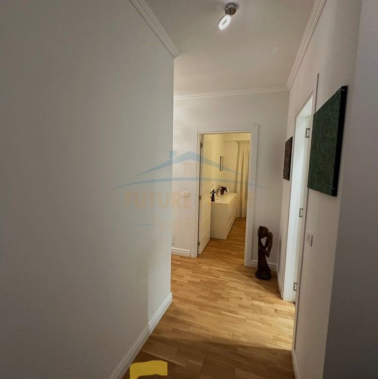 For sale, Apartment 2+1+2, Barrikadave Street, Tirana 350,000 €