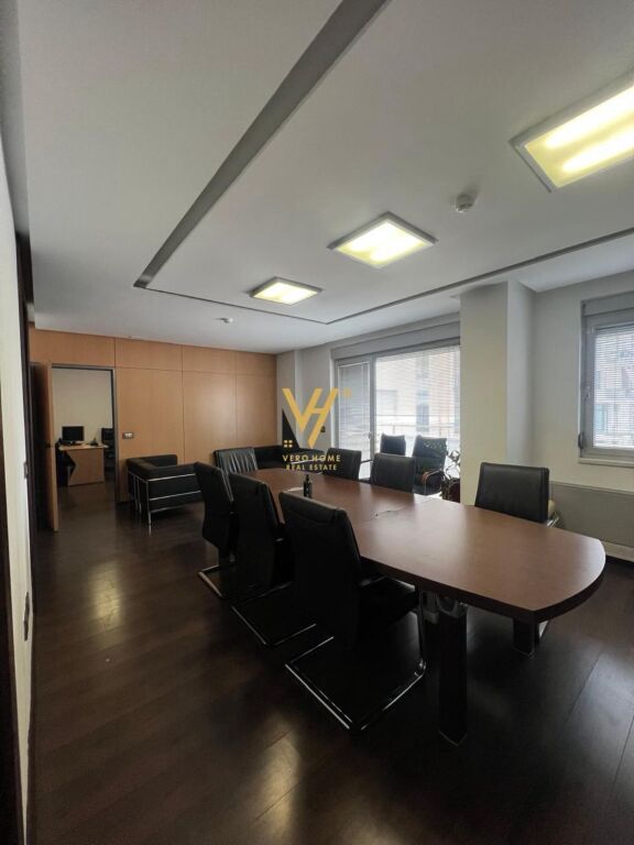 UFFICIO 116 M2 IN AFFITTO A BLLOK 2.000 EURO