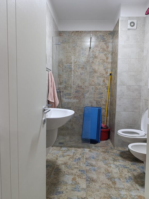 Jepet me qera 1+1 te Tower Bridge komisariati 4