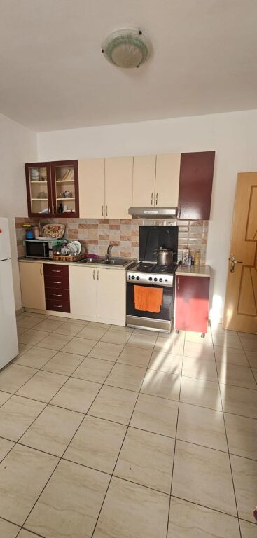 VENDESI APPARTAMENTO 2+1 CENTRO DURRES