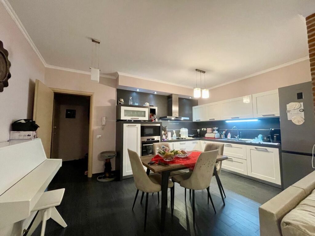 Jepet me qira apartament 2+1+2 në Don Bosko,