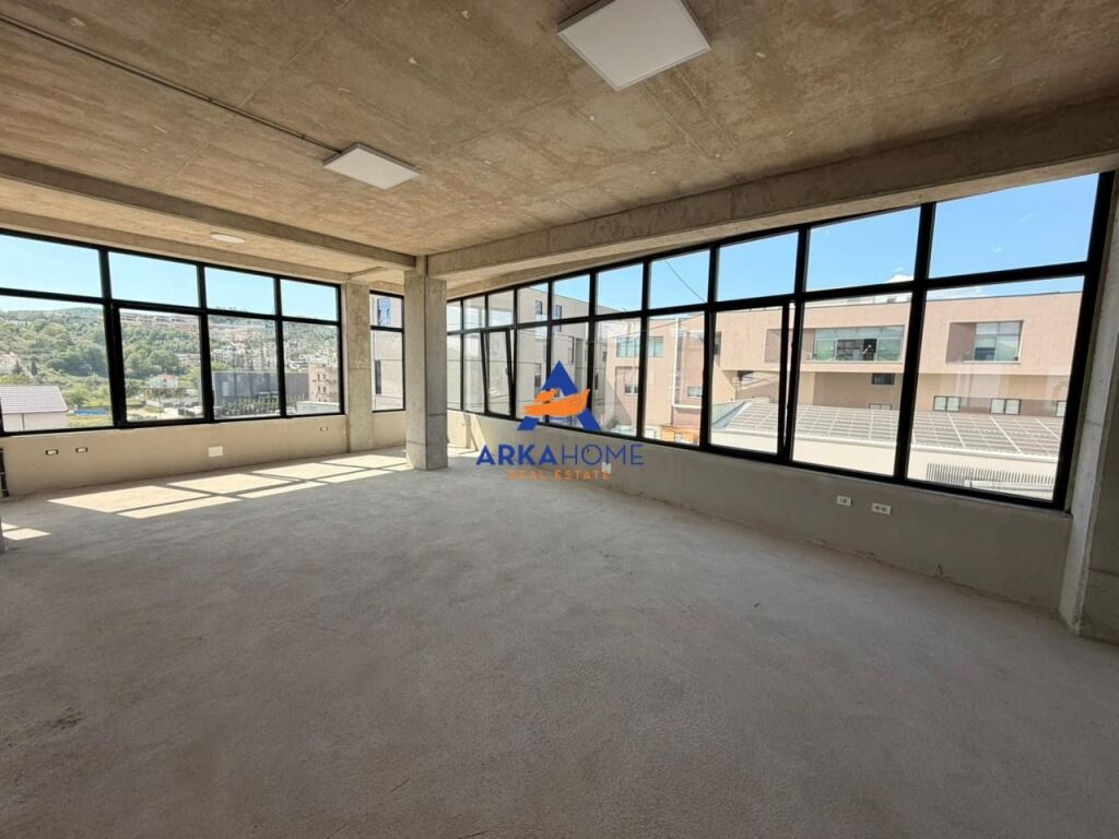 LOCALE COMMERCIALE/UFFICIO IN AFFITTO 360M2 "VICINO ALL'UNIVERSITÀ ALDENT, TEG" 5000 EURO (TRATTABILE)
