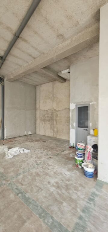 VENDITA AMBIENTE COMMERCIALE (NEGOZIO) --- SPIAGGIA DURRES