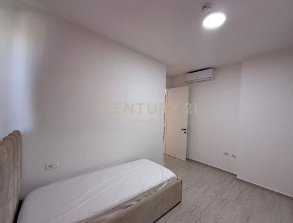 APPARTAMENTO 3+1+2+POSTO AUTO IN AFFITTO