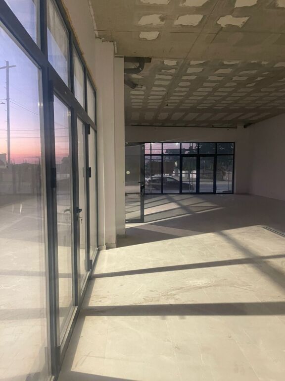 SHOP FOR RENT 250M2 KAMEZ 2500 EURO FH-69945