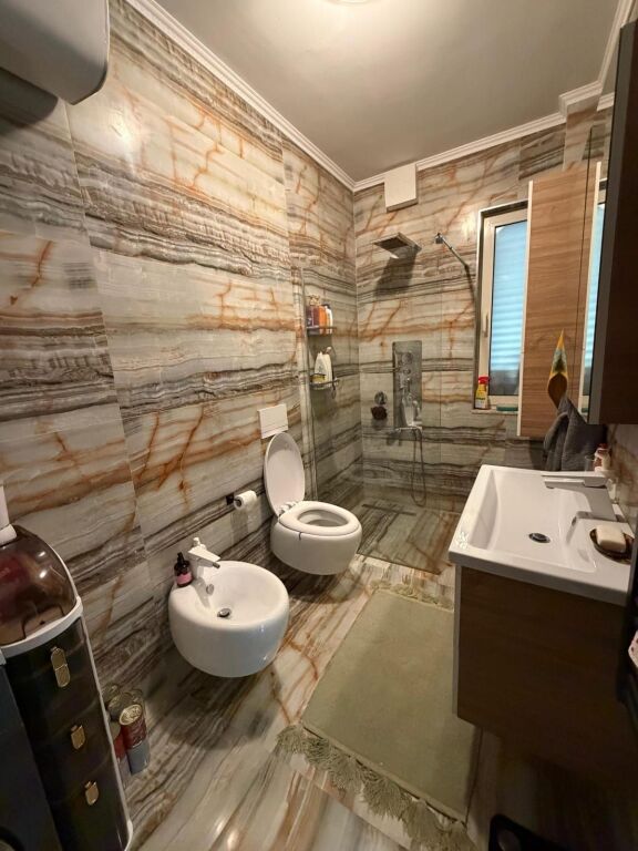 Villa su due piani in vendita a Qerret