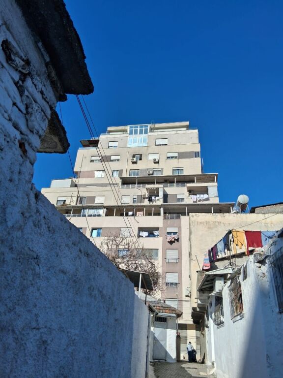 VENDESI APPARTAMENTO 2+1+2 + BALCONE SCUOLA MARIE KACULINI DURRES