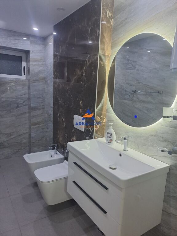 JEPET ME QERA ZYRE 80M2 "9 KATESHET, KULLA 2" 900 EURO