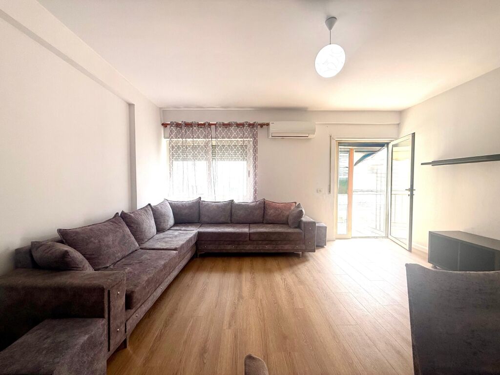 🏠 SHITET – Apartament 1+1 | Pranë Kompleksit Kontakt, 21 Dhjetori