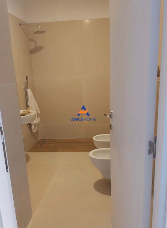 LOCALE COMMERCIALE IN AFFITTO 66M2 "RR. KONGRESI MANASTIRIT, COMPLESSO ZIRKON" 55.000 LEKE (TRATTABILE)