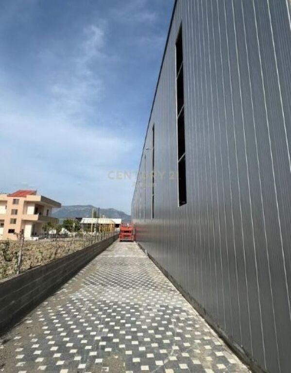Industrial Warehouse+Functional Yard for Rent