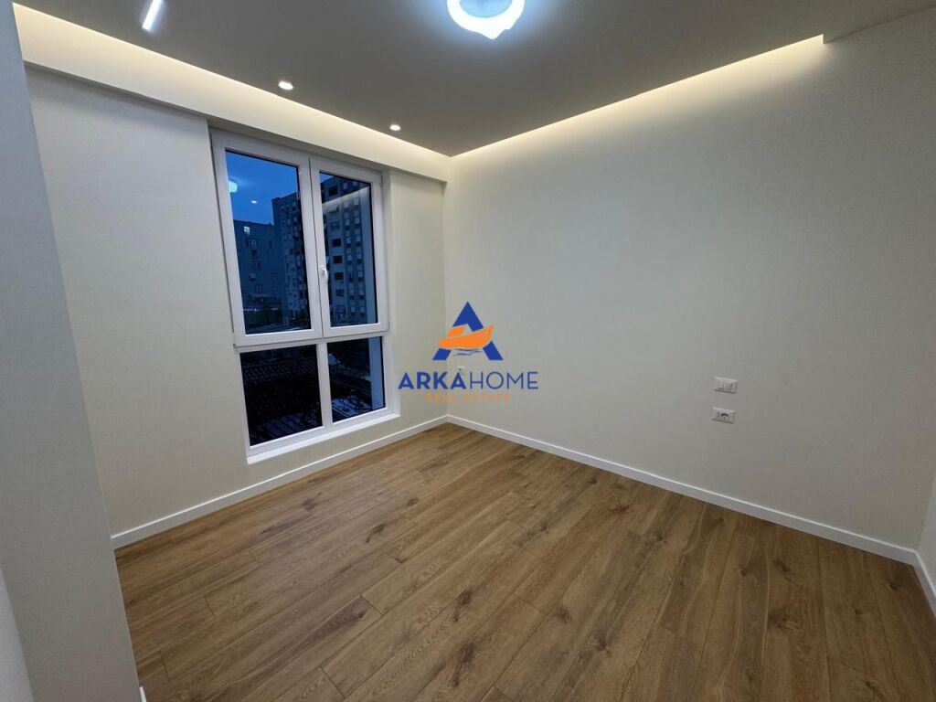 LOCALE COMMERCIALE 1+1 IN AFFITTO "RRUGA ROBERT SHVARC, VICINO A KESH" 1000 EURO