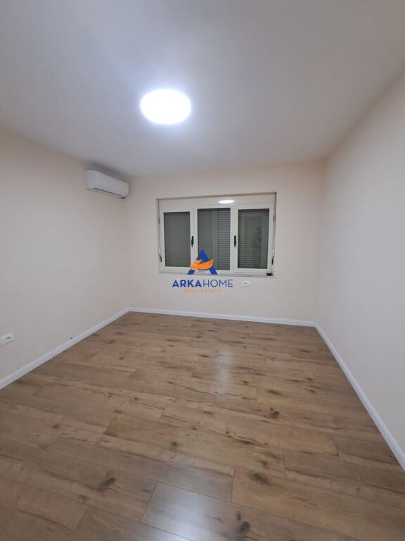 JEPET ME QERA ZYRE 80M2 "9 KATESHET, KULLA 2" 900 EURO