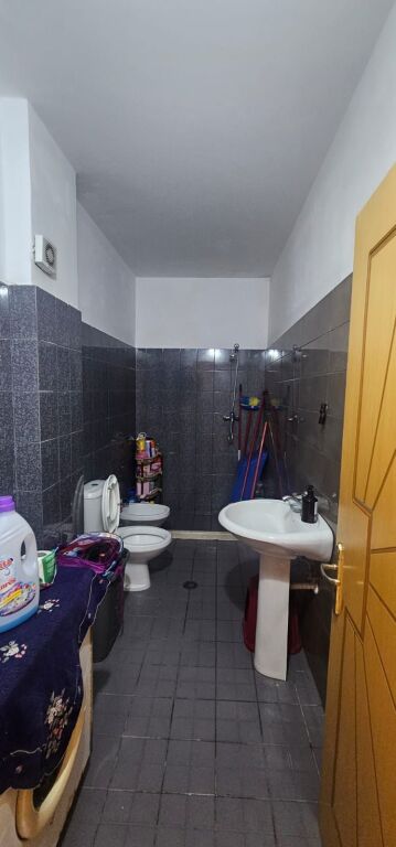 VENDESI APPARTAMENTO 2+1 CENTRO DURRES