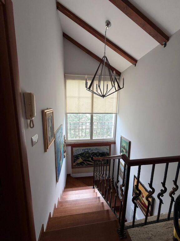Villa su due piani in vendita a Qerret