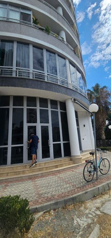 VENDITA AMBIENTE COMMERCIALE (NEGOZIO) --- SPIAGGIA DURRES