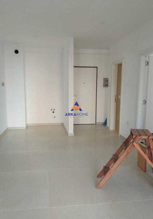 LOCALE COMMERCIALE IN AFFITTO 66M2 "RR. KONGRESI MANASTIRIT, COMPLESSO ZIRKON" 55.000 LEKE (TRATTABILE)