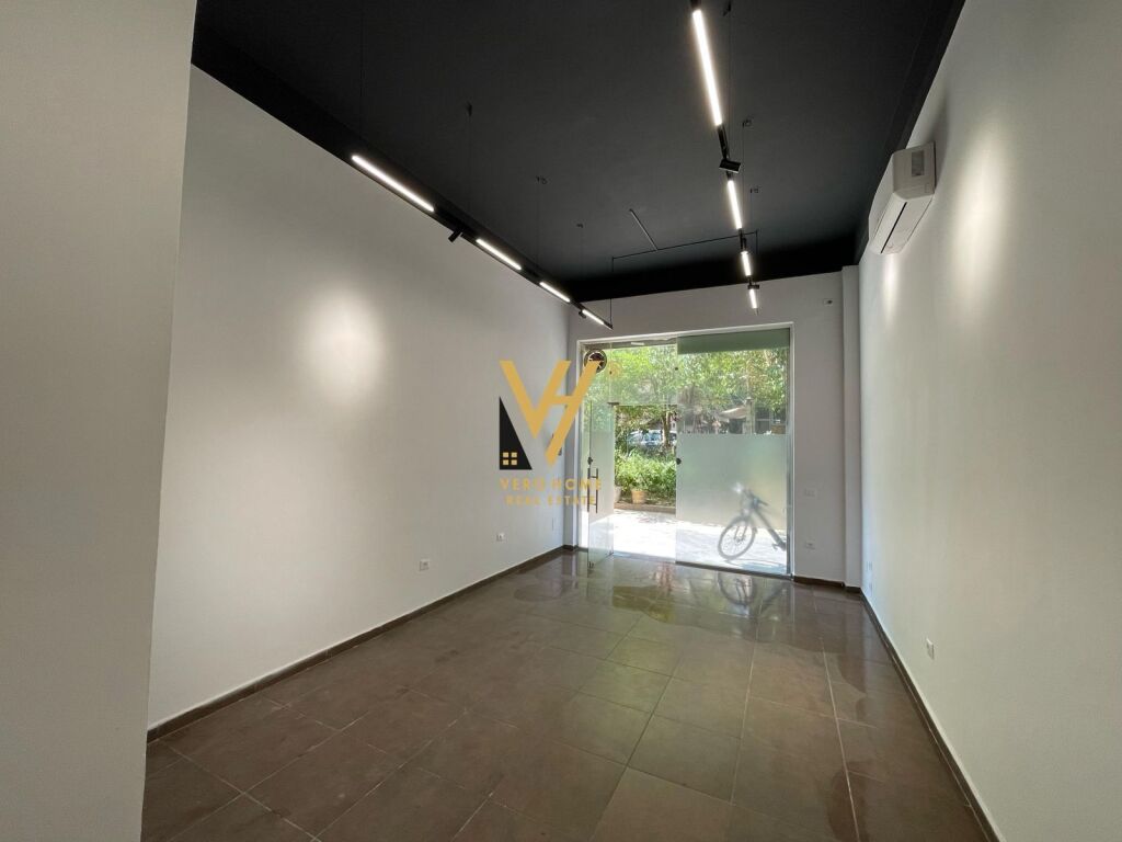BUSINESS PREMISES 35 M2 FOR RENT IN KOMUNA E PARISIT 550 EURO