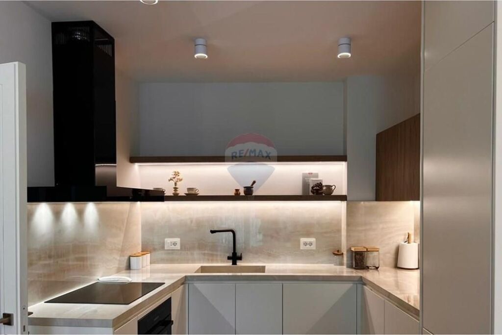 Apartament 3+1+2 ne shitje te Lake View!