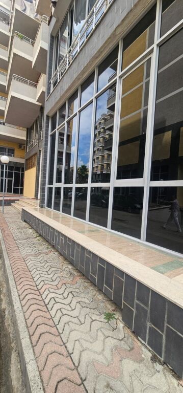 VENDITA AMBIENTE COMMERCIALE (NEGOZIO) --- SPIAGGIA DURRES