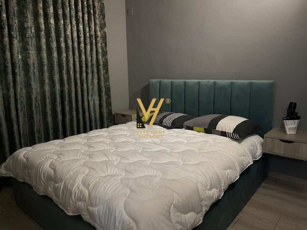 JEPET ZYRE 31 M2 ME QERA TE RR.MUHAMET GJOLLESHA 430 EURO