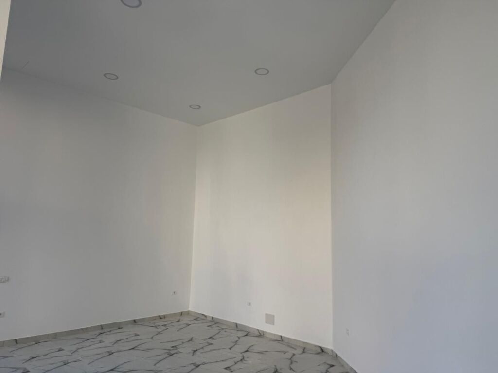 SHOP FOR RENT 60 m² – Vasil Shanto, Tirana