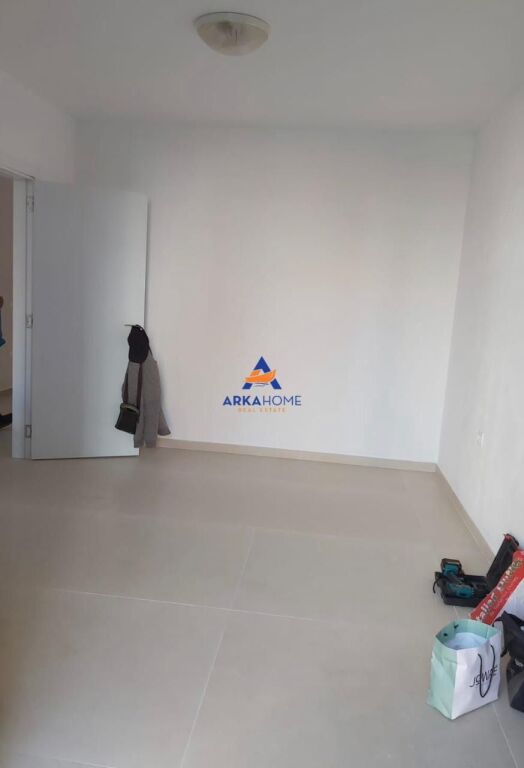 LOCALE COMMERCIALE IN AFFITTO 66M2 "RR. KONGRESI MANASTIRIT, COMPLESSO ZIRKON" 55.000 LEKE (TRATTABILE)
