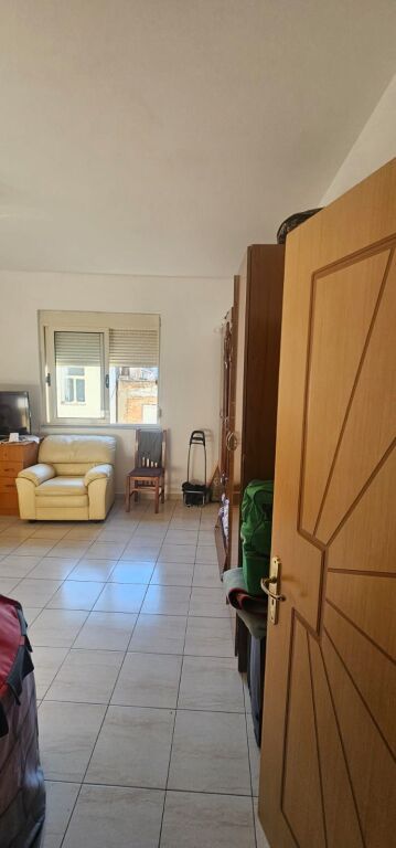 VENDESI APPARTAMENTO 2+1 CENTRO DURRES